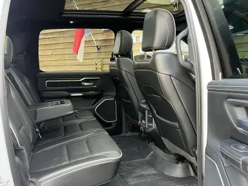 RAM 1500 Laramie Night 5.7L 12´´ Navi 4x4 LPG