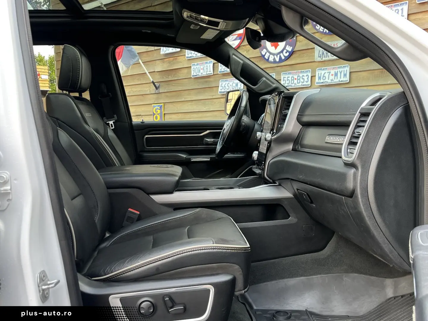 RAM 1500 Laramie Night 5.7L 12´´ Navi 4x4 LPG