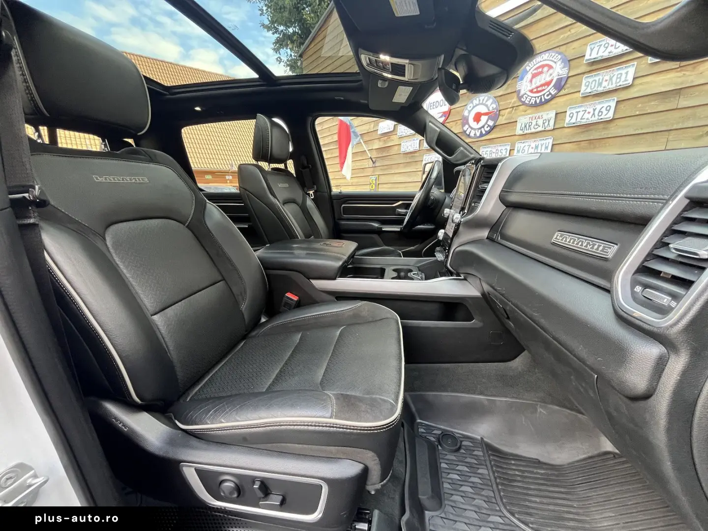 RAM 1500 Laramie Night 5.7L 12´´ Navi 4x4 LPG