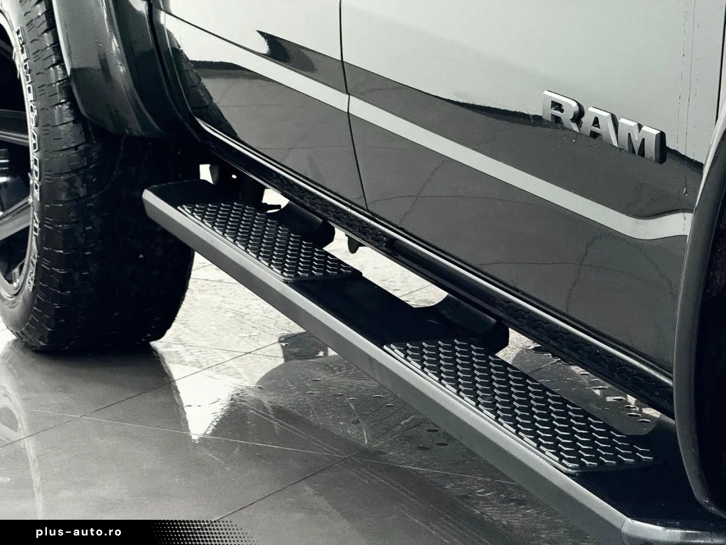 RAM 5.7 V8 HEMI SPORT Unfallfrei MwSt Garantie