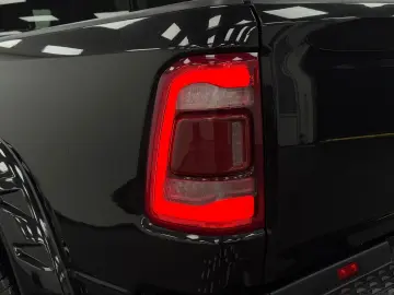 RAM 5.7 V8 HEMI SPORT Unfallfrei MwSt Garantie