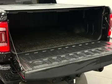 RAM 5.7 V8 HEMI SPORT Unfallfrei MwSt Garantie