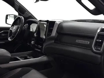 RAM 5.7 V8 HEMI SPORT Unfallfrei MwSt Garantie