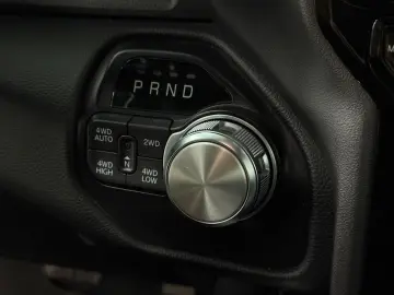 RAM 5.7 V8 HEMI SPORT Unfallfrei MwSt Garantie