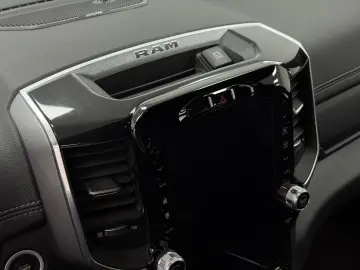 RAM 5.7 V8 HEMI SPORT Unfallfrei MwSt Garantie