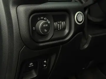 RAM 5.7 V8 HEMI SPORT Unfallfrei MwSt Garantie