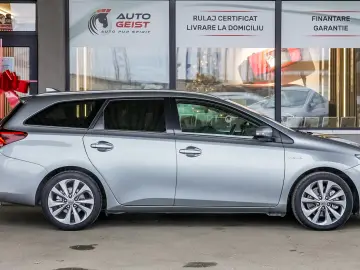 TOYOTA AURIS 1.8 Hybrid
