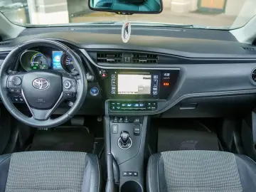 TOYOTA AURIS 1.8 Hybrid