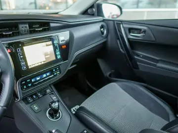 TOYOTA AURIS 1.8 Hybrid