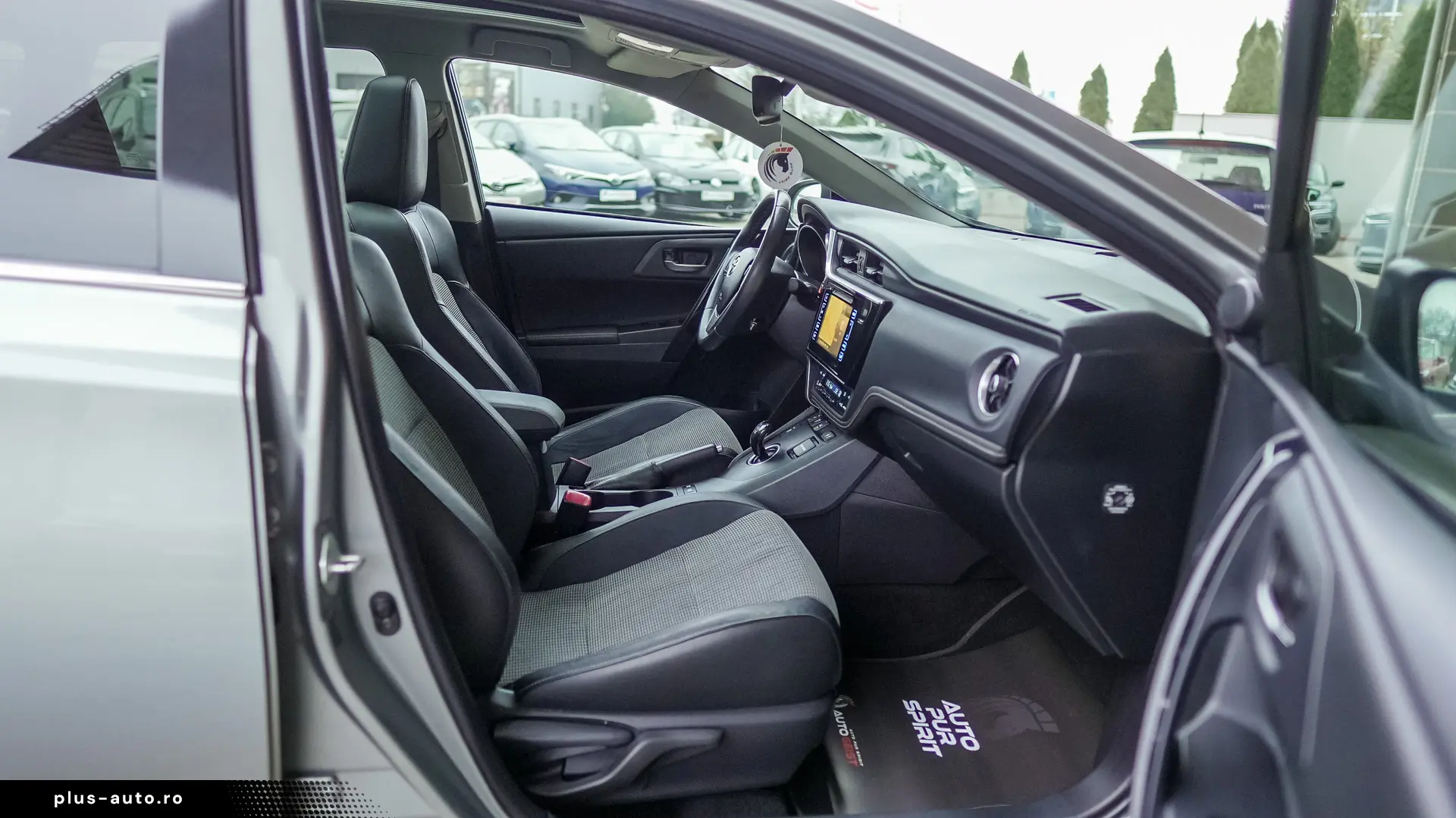 TOYOTA AURIS 1.8 Hybrid