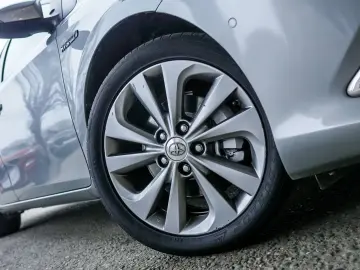 TOYOTA AURIS 1.8 Hybrid