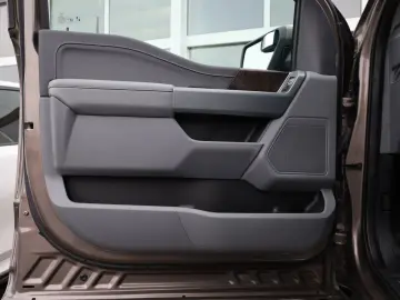 F150 5.0 V8 SuperCrew KAMERA AHK SHZ SBL TTW R18