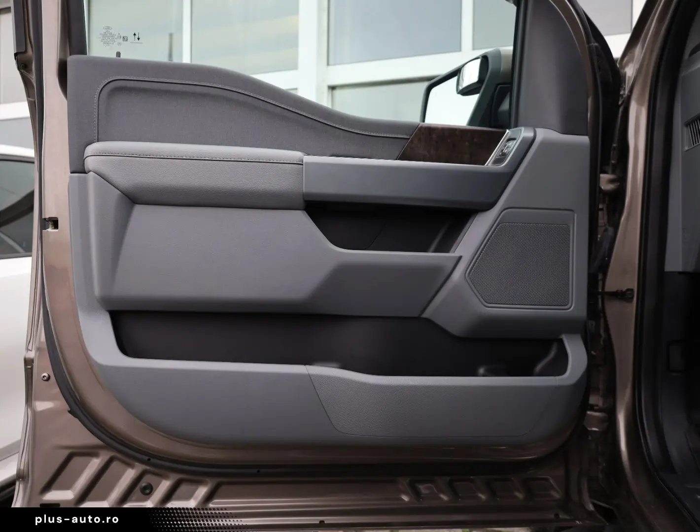 F150 5.0 V8 SuperCrew KAMERA AHK SHZ SBL TTW R18