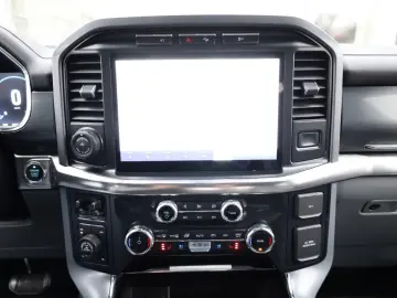 F150 5.0 V8 SuperCrew KAMERA AHK SHZ SBL TTW R18