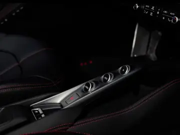 F8 Spider DCT Lift Carbon 360  AFS Garantie 2J.