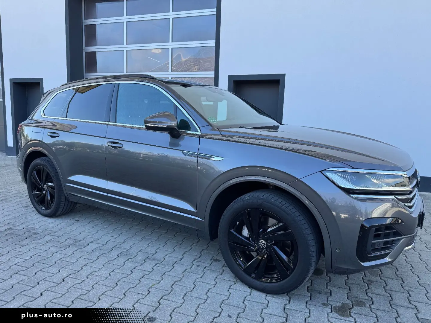 Touareg R-LINE  PANO STHZ 360  HUD AHK DYNAUDIO