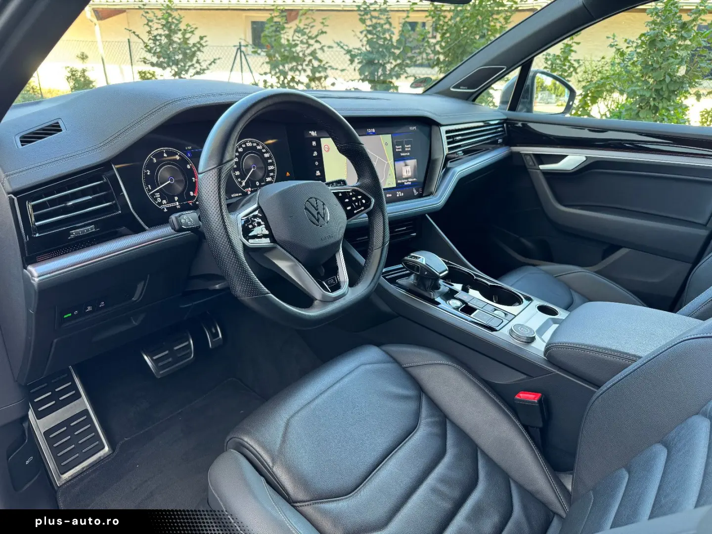 Touareg R-LINE  PANO STHZ 360  HUD AHK DYNAUDIO