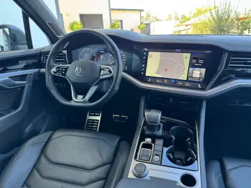 Touareg R-LINE  PANO STHZ 360  HUD AHK DYNAUDIO