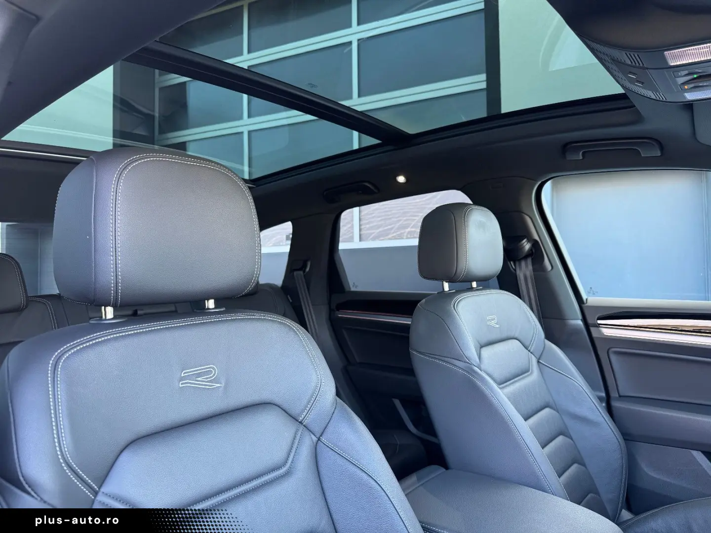 Touareg R-LINE  PANO STHZ 360  HUD AHK DYNAUDIO