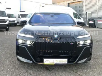 M760 7 M760 e xDrive Cinema Sky Lounge 2x 21 Zol