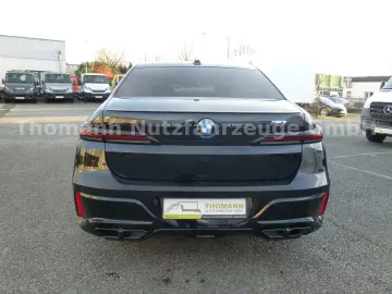 M760 7 M760 e xDrive Cinema Sky Lounge 2x 21 Zol