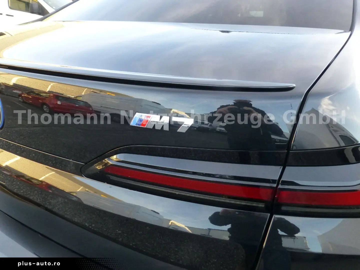 M760 7 M760 e xDrive Cinema Sky Lounge 2x 21 Zol