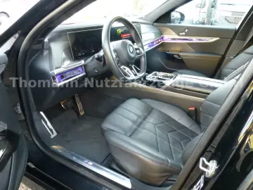 M760 7 M760 e xDrive Cinema Sky Lounge 2x 21 Zol