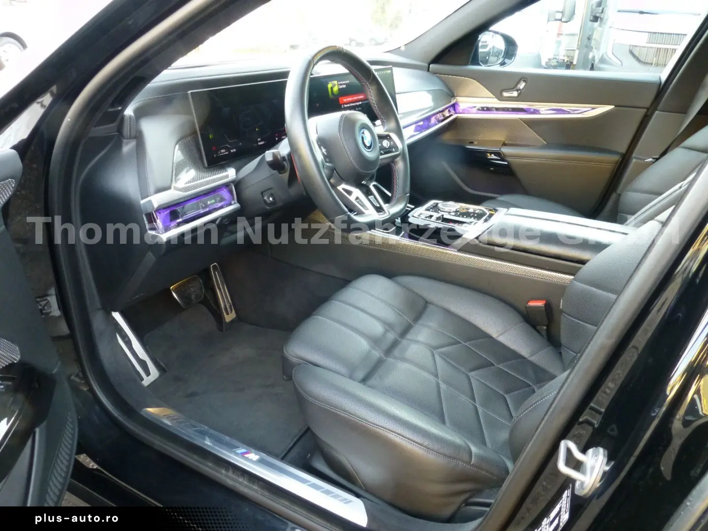 M760 7 M760 e xDrive Cinema Sky Lounge 2x 21 Zol