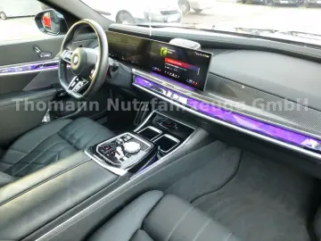 M760 7 M760 e xDrive Cinema Sky Lounge 2x 21 Zol