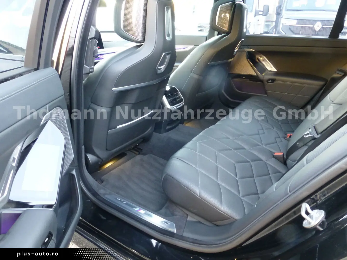 M760 7 M760 e xDrive Cinema Sky Lounge 2x 21 Zol