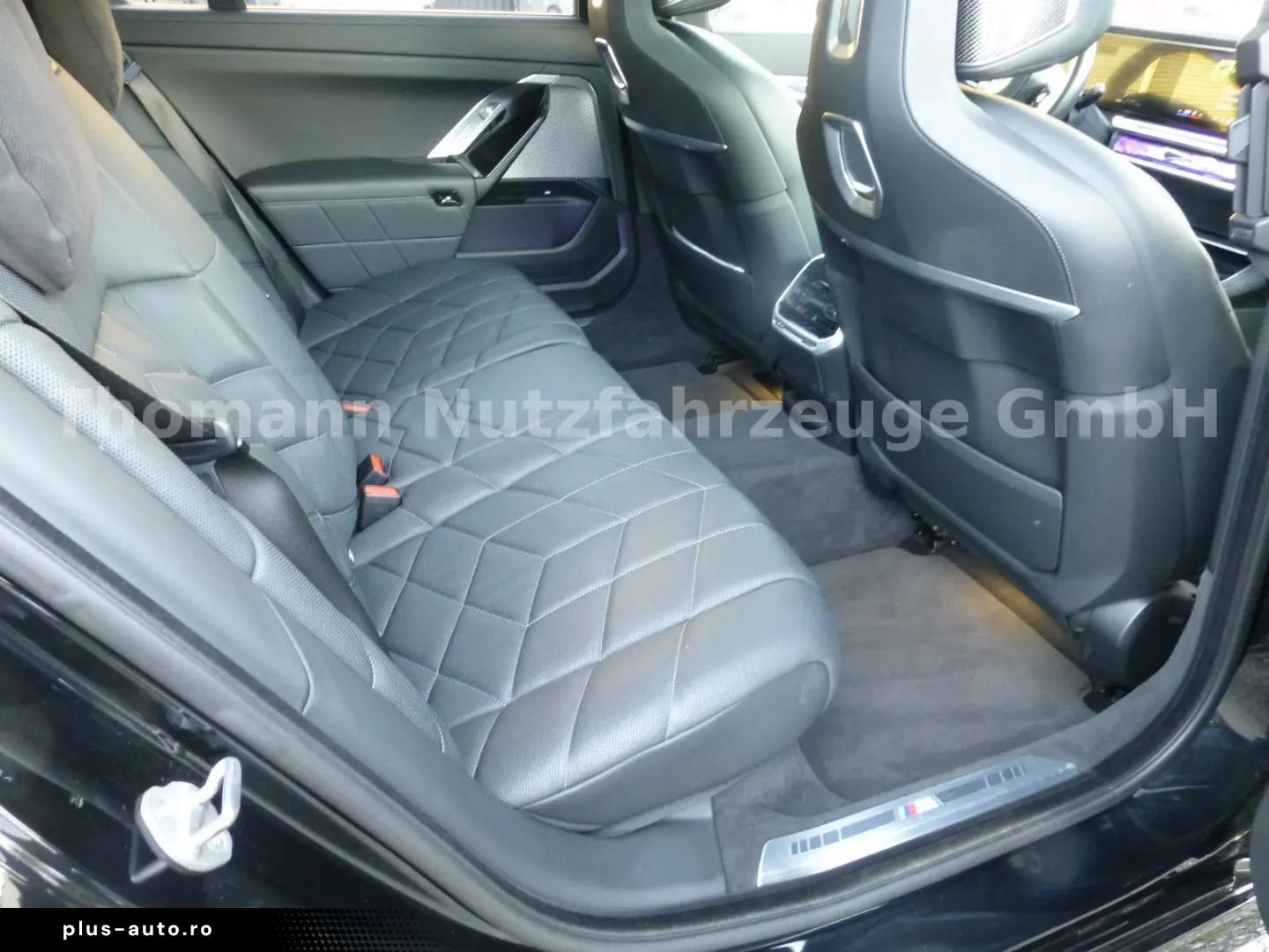 M760 7 M760 e xDrive Cinema Sky Lounge 2x 21 Zol