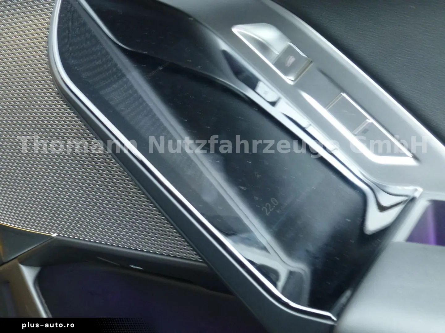 M760 7 M760 e xDrive Cinema Sky Lounge 2x 21 Zol