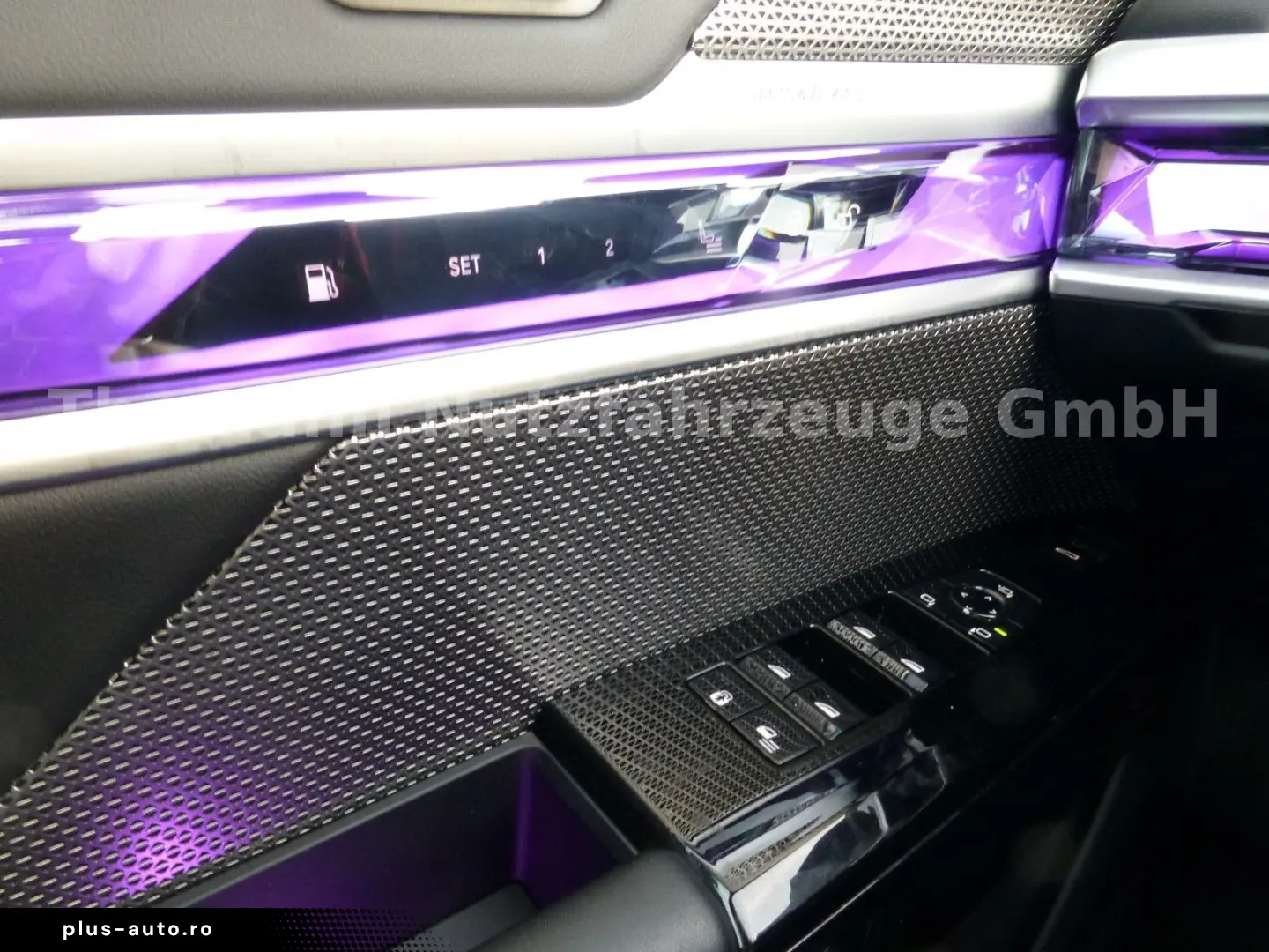 M760 7 M760 e xDrive Cinema Sky Lounge 2x 21 Zol