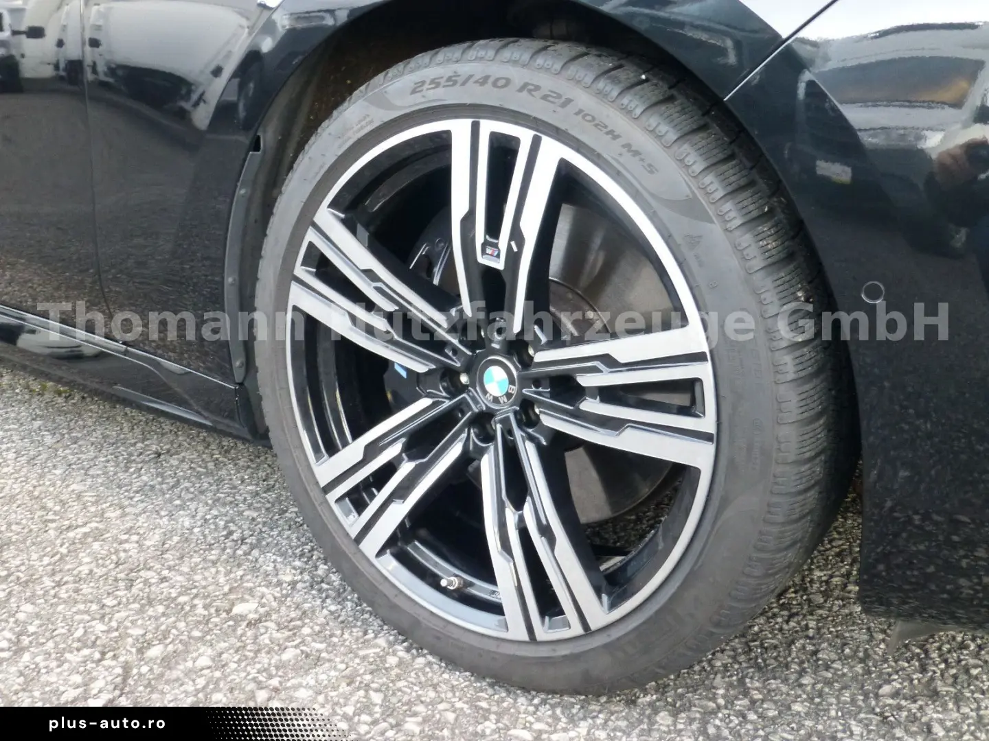 M760 7 M760 e xDrive Cinema Sky Lounge 2x 21 Zol