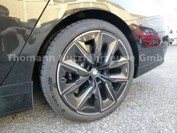 M760 7 M760 e xDrive Cinema Sky Lounge 2x 21 Zol