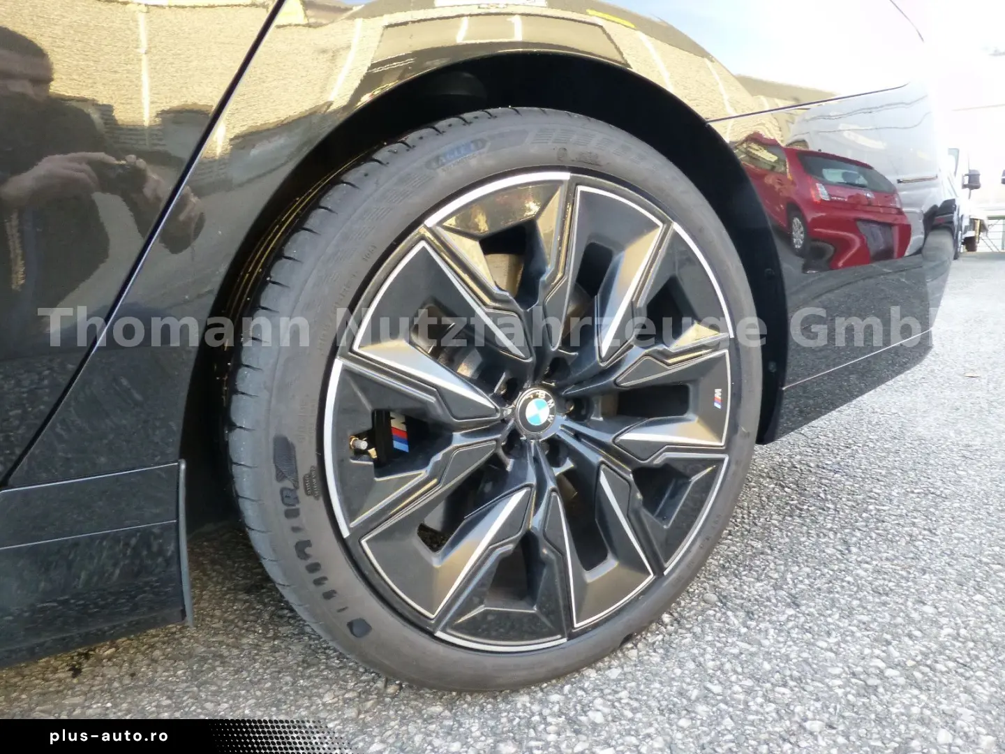 M760 7 M760 e xDrive Cinema Sky Lounge 2x 21 Zol