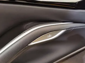 Purosangue 6.5 V12 Matrix Lift 360  Massage