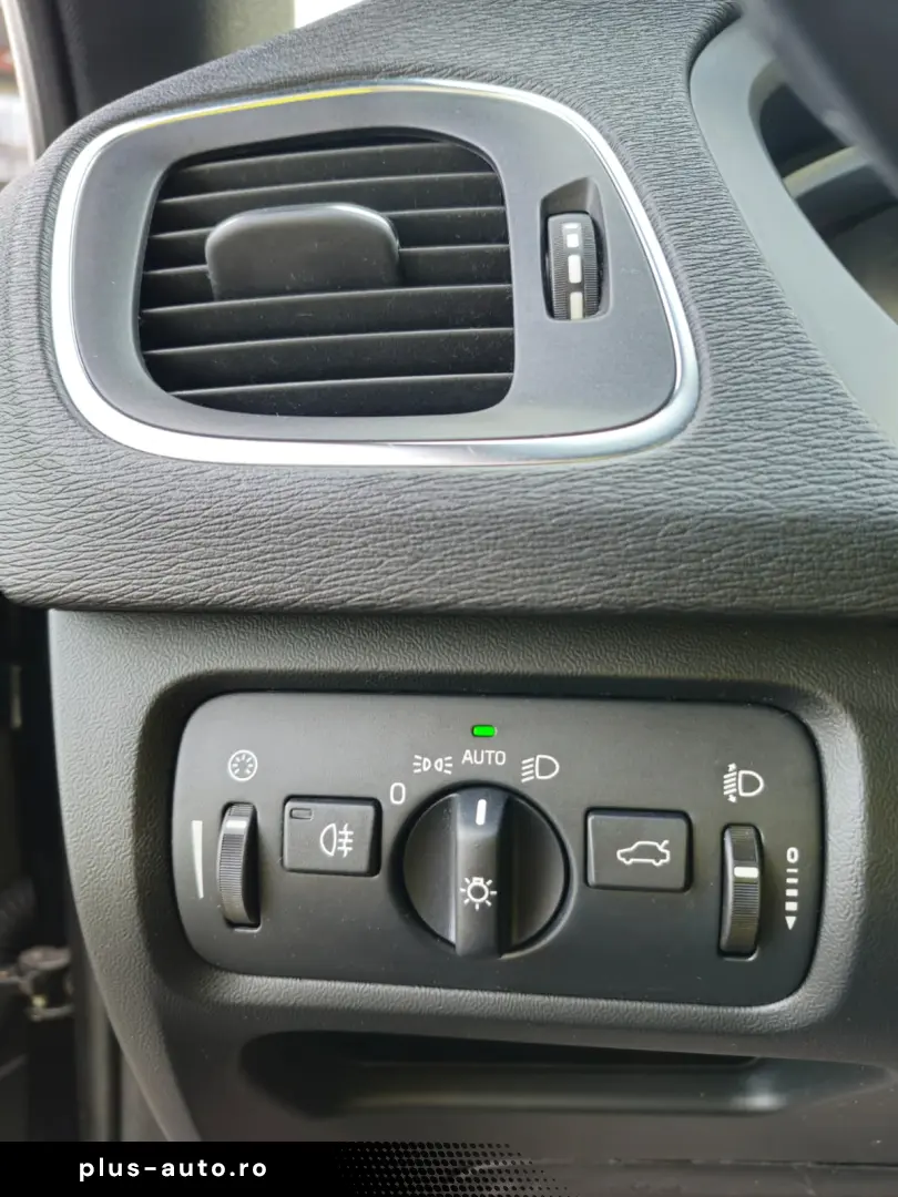 Volvo V40 2.0 R Design 2014