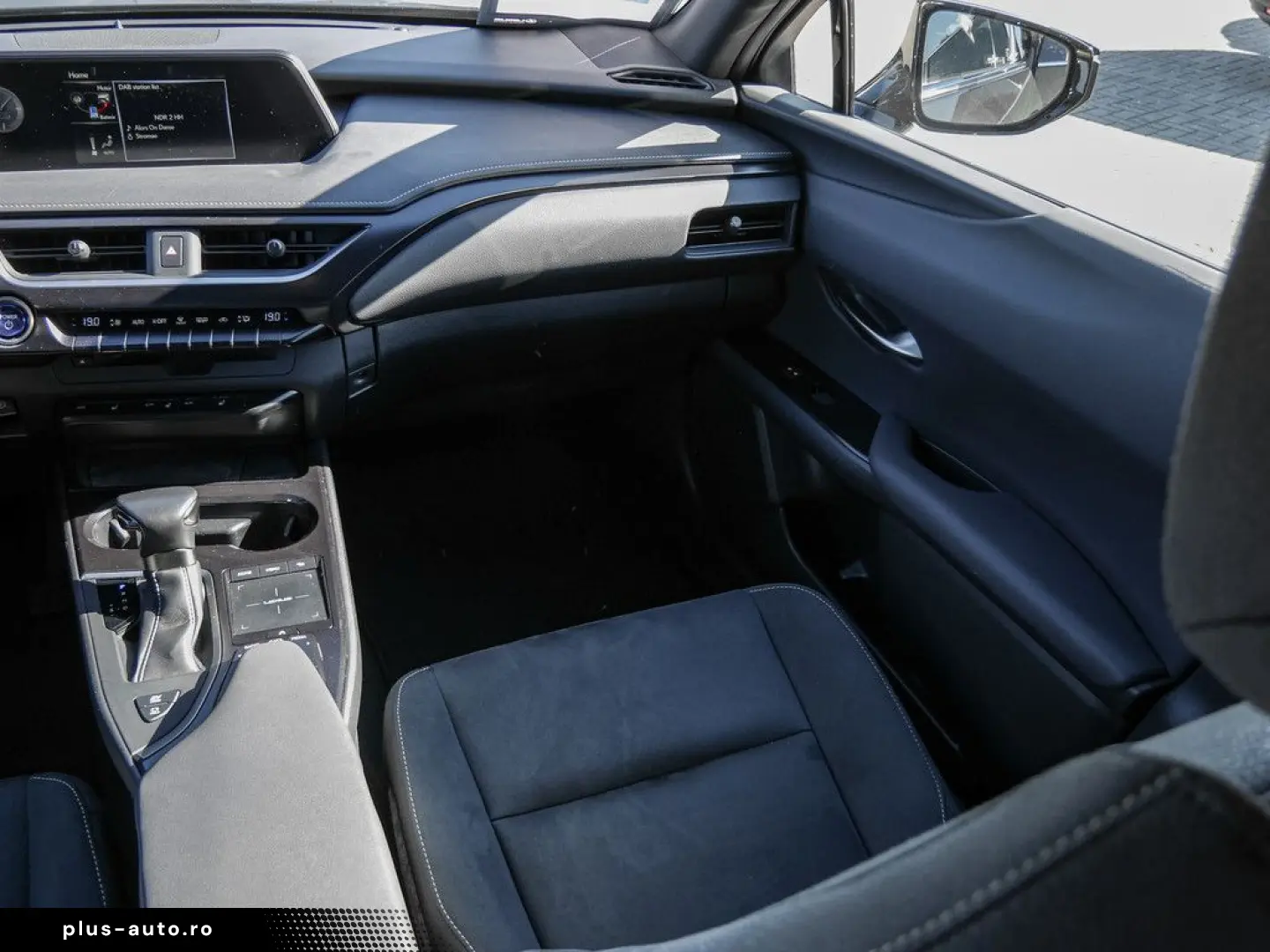 UX 250h Style Edition LENKRADHEIZUNG LED Carplay