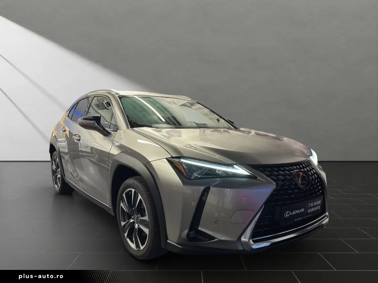 UX 250h STYLE 1HD CARPLAY PDC 15J-GARANTIE