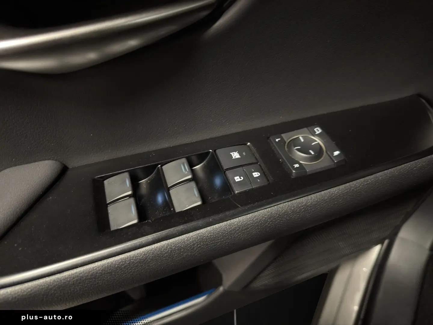 UX 250h STYLE 1HD CARPLAY PDC 15J-GARANTIE