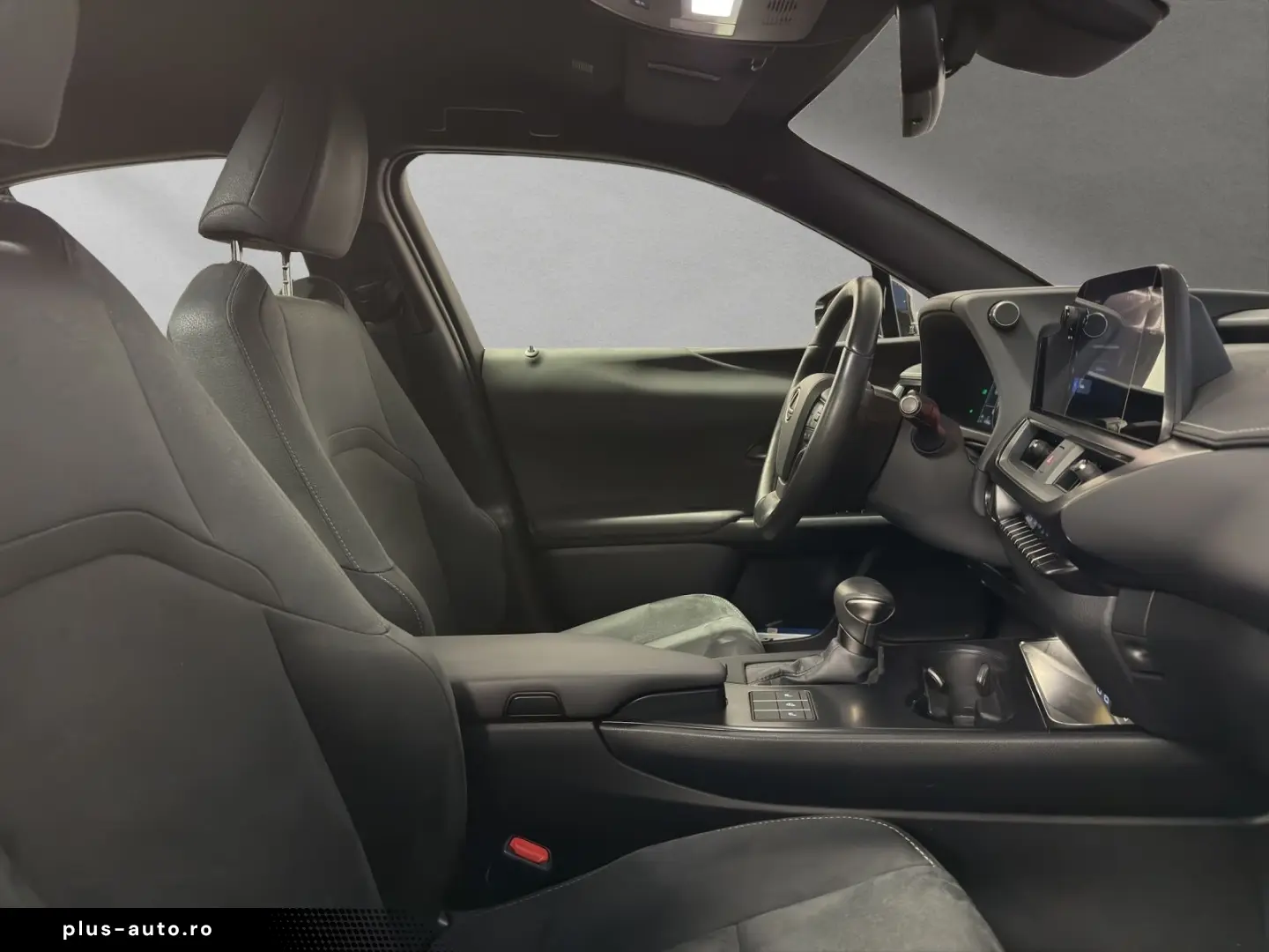 UX 250h STYLE 1HD CARPLAY PDC 15J-GARANTIE