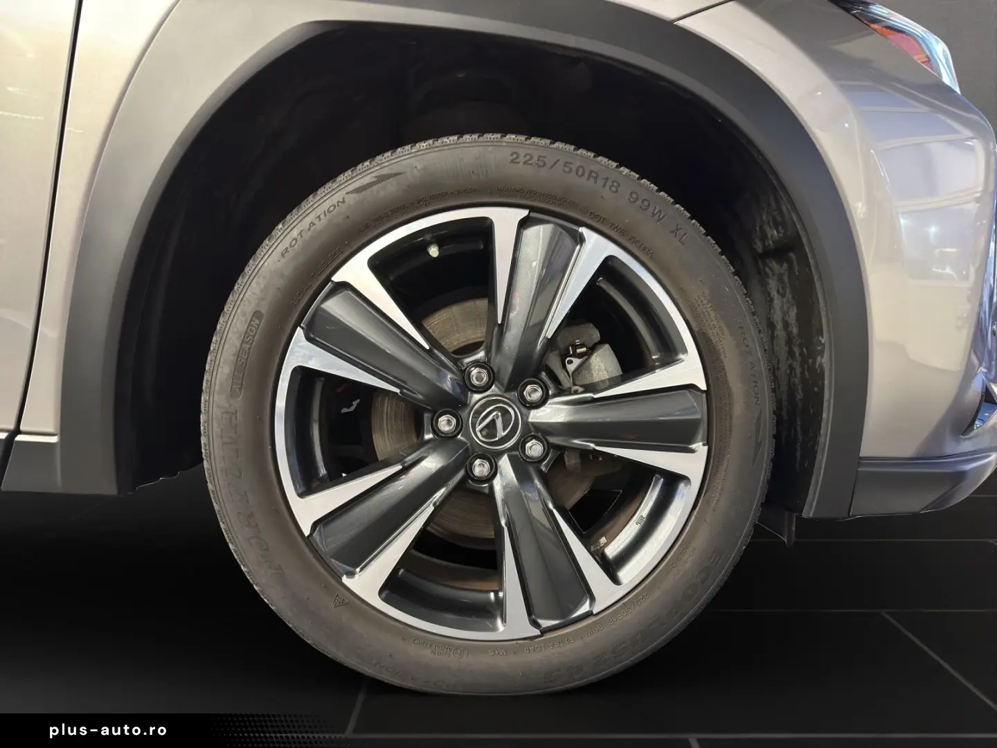 UX 250h STYLE 1HD CARPLAY PDC 15J-GARANTIE