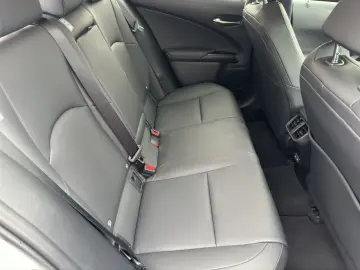 UX 250h F-SPORT-D. 1.HD ALLW.REIF   15J-GARANTIE