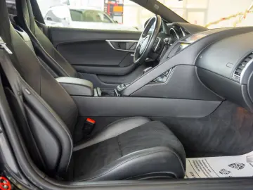 Jaguar F-Type 2.0L I4 ZF8HP