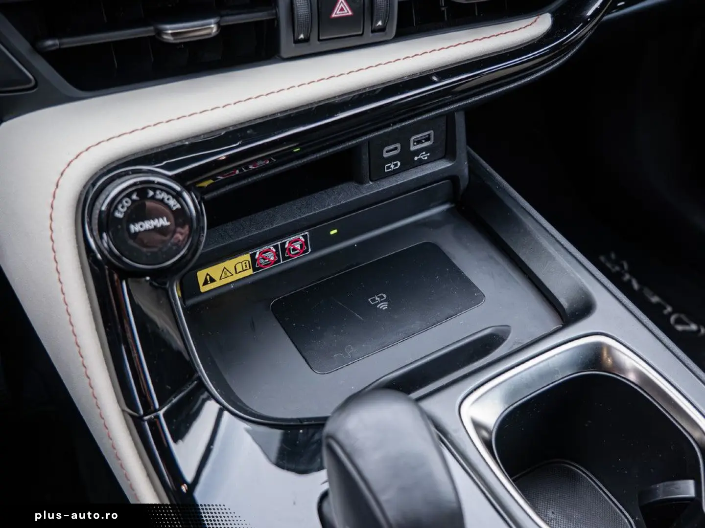 NX 450h   Executive ACC LED 360  Interieur-Pak.