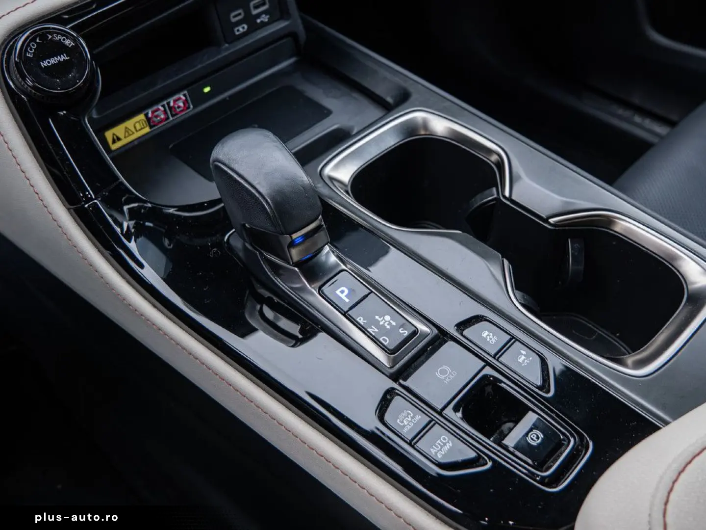 NX 450h   Executive ACC LED 360  Interieur-Pak.