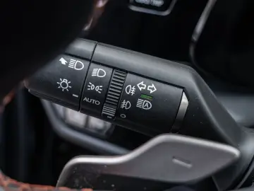 NX 450h   Executive ACC LED 360  Interieur-Pak.