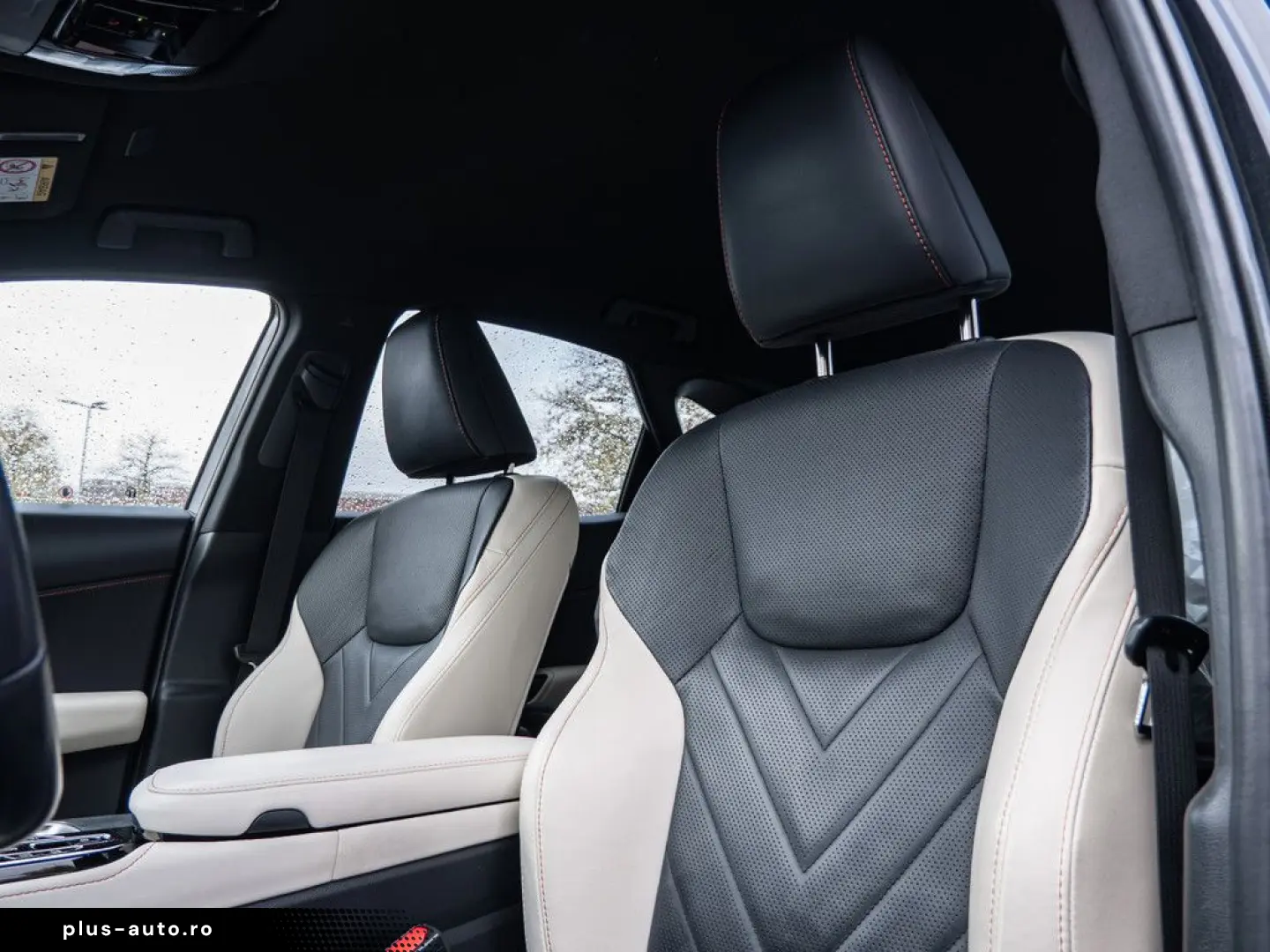 NX 450h   Executive ACC LED 360  Interieur-Pak.