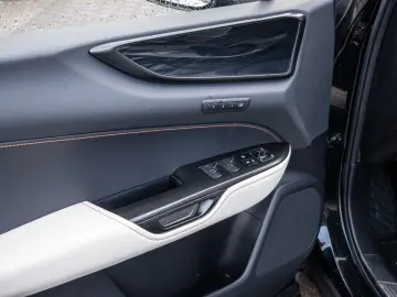 NX 450h   Executive ACC LED 360  Interieur-Pak.